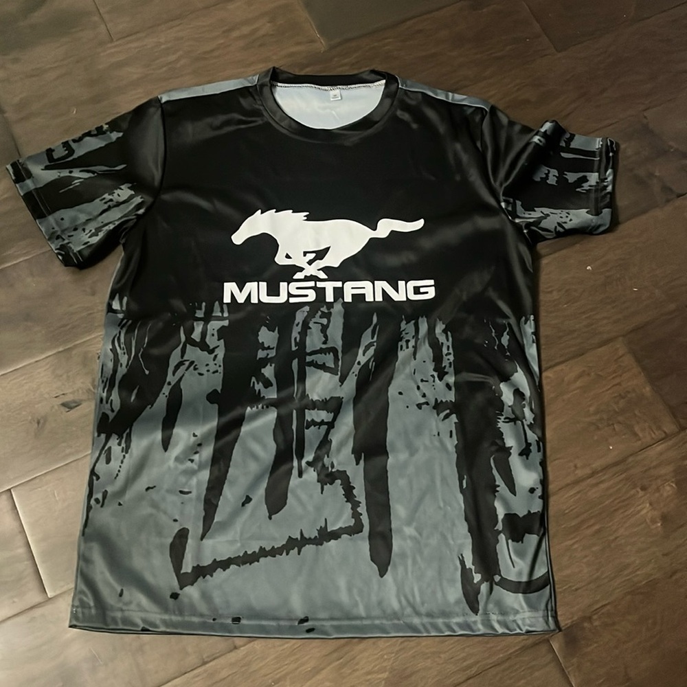 Men’s Medium Mustang car gym shirt- stretchy short sleeve